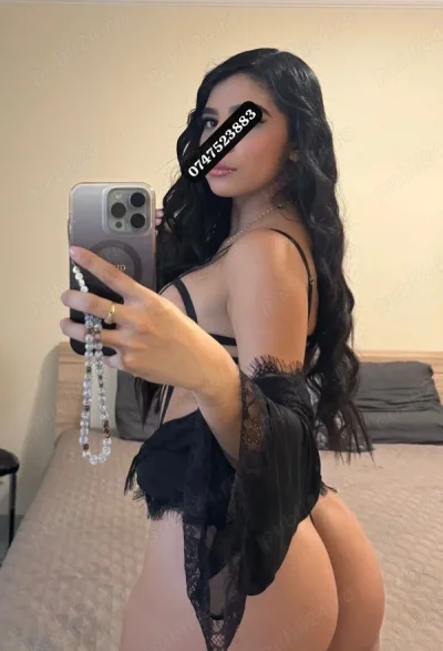 Singura in locatie , te astept la mine