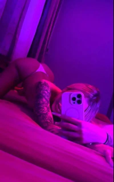 Raisa, tanară, naturală