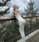 Jolie feminină, calmă, autentică - imagine 2