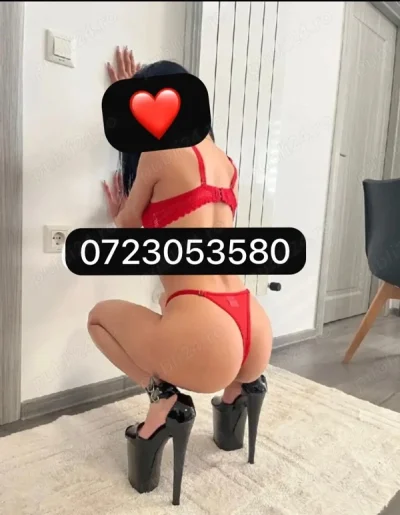 Nouă aici ! Larisa !