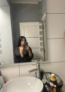 Bruneta sexi - imagine 1