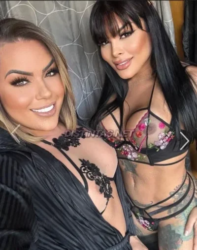 Cuplu Transexuala si fata si 2 baieti show cam si FILMULETE in grup