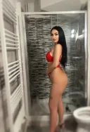 O femeie dezinhibată si iubitoare - imagine 1