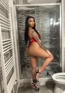 O femeie dezinhibată si iubitoare - imagine 2