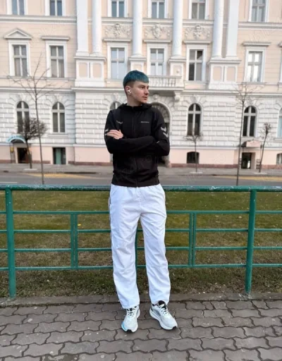 Caut prietena sa iesim pe afara