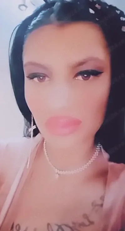 Buna sunt sunt Andra am 27 ani si sunt noua in oras