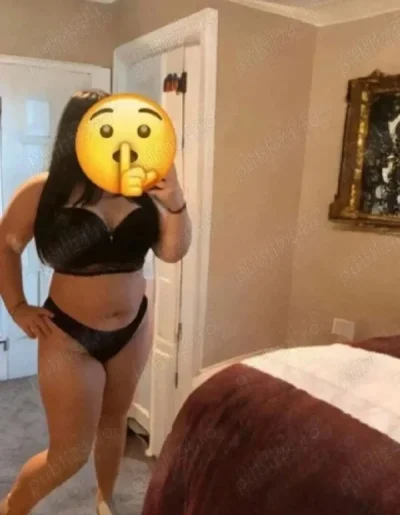 Bruneta senzuala Servicii totale