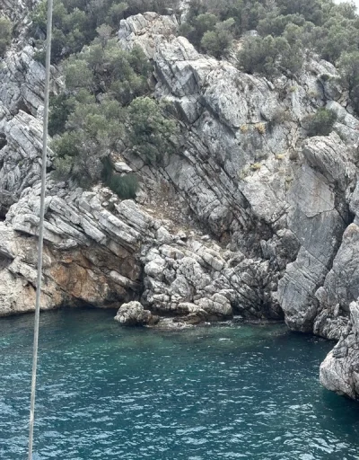 Domn generos, caut o fata draguta