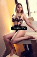 Blonda cu forme prima data in oras - imagine 2