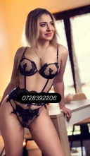 Blonda cu forme prima data in oras - imagine 3