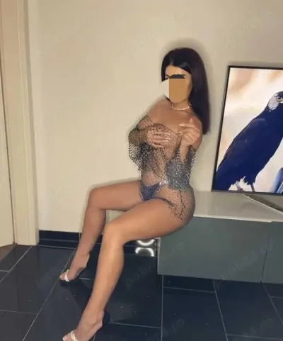 Bruneta sexy si apetisanta!Noua in zona ta! Fac si deplasari