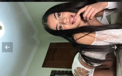 Acum in oraș o fată tânără poze reale si recente