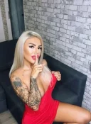 Blonda cu forme - imagine 1