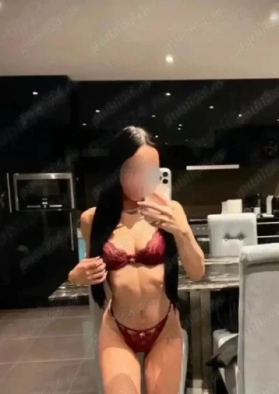 Buna ,ma numesc Raluca 20 ani