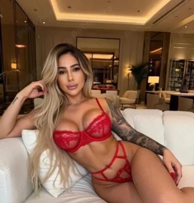 Bună sunt Simona în momentul 75 m 60 kg ochi castanii