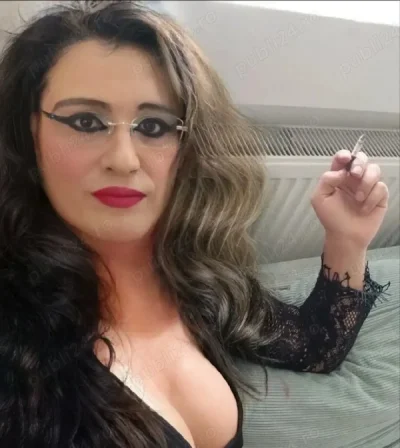 Doamna matura 43ani cu 62kg sâni Nr 4 dețin jucării hemafrodită