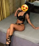 Bruneta fierbinte la tine în oraș - imagine 3