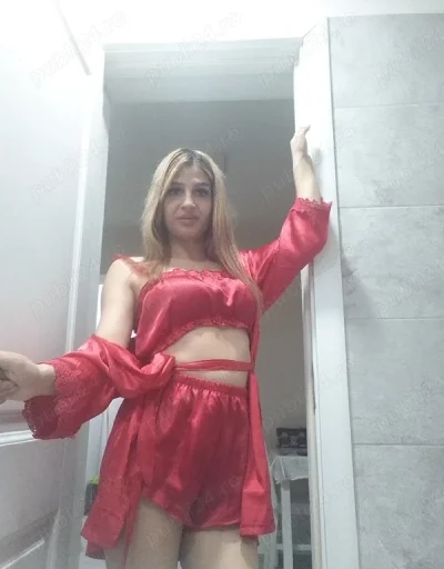 Buna.ma numesc melania.