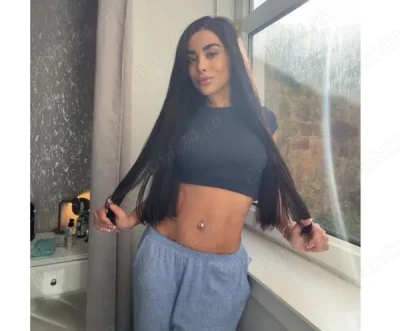 Buna sunt ella fac doar deplasar, web show!