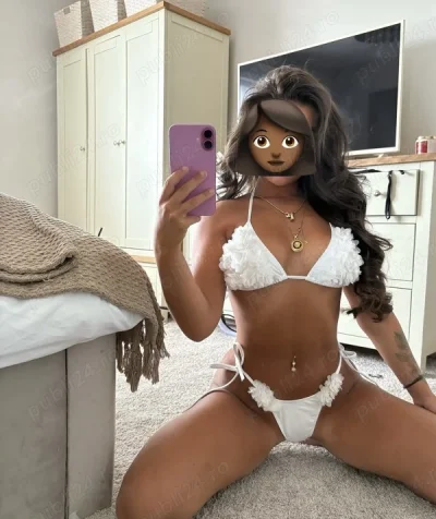 Brunetă slim frumoasă , tandră . Lux