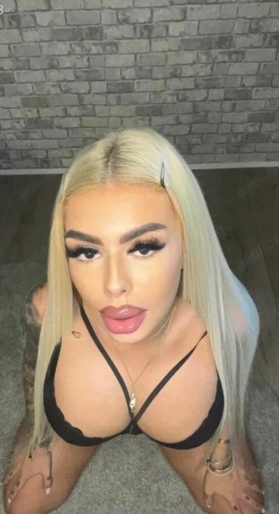 Vanesa noua servici top fac si deplasari am si locatia pozele imi apartin