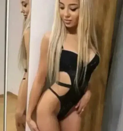Blondina sexy la tine sau la mine
