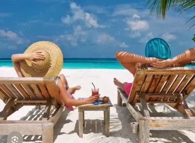 Caut fata sa merg in vacanta :)