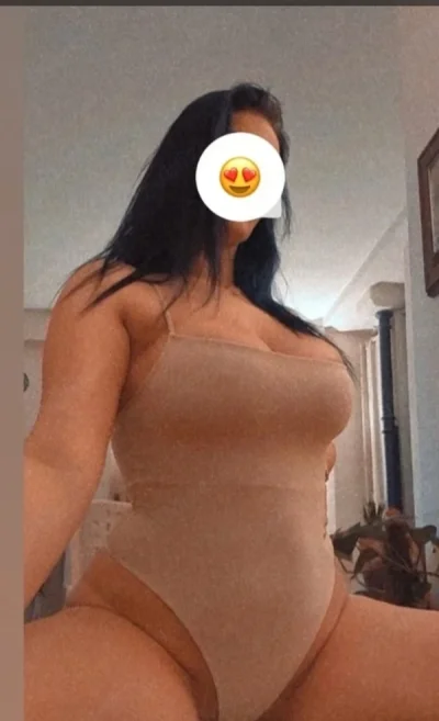 Giulia fac show web sau deplasari