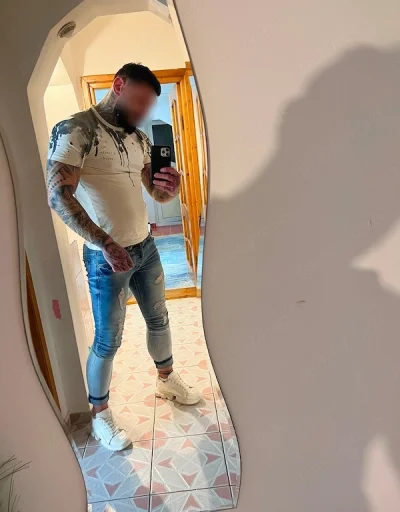 Caut parteneră pentru a forma cuplu