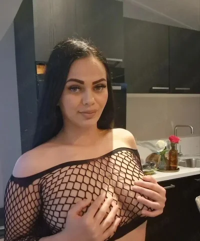 Doar 2 zile Bruneta sexy 27ani senzuala reală