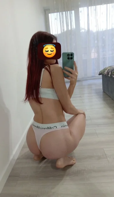 Bună ma numesc Claudia