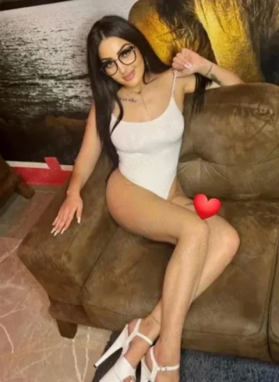 Bună mă numesc Delia