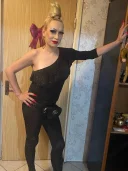 Transsexuala siliconata, ofer si show la web - imagine 1