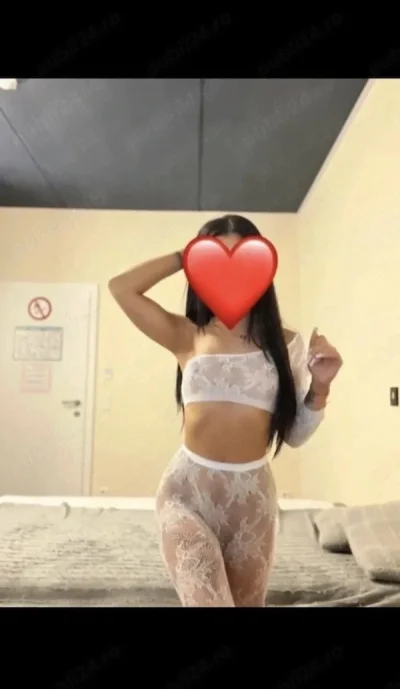 Pupici noua la tine in oras bruneta cu forme apetisante confirm pe watsap