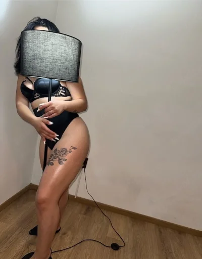 Bruneta Ninfomana,full service party