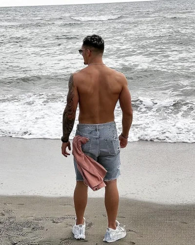 Masaj de relaxare, erotic si mici fantezii