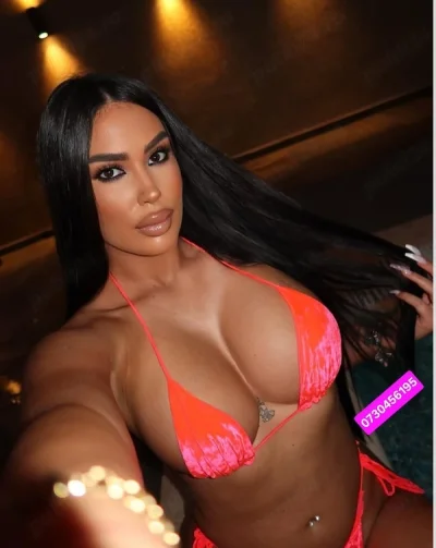 Sunt o bruneta foarte sexy convinge-te !!!