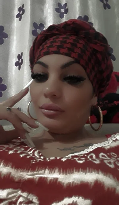 Buna sunt Karina Poze reale 100%