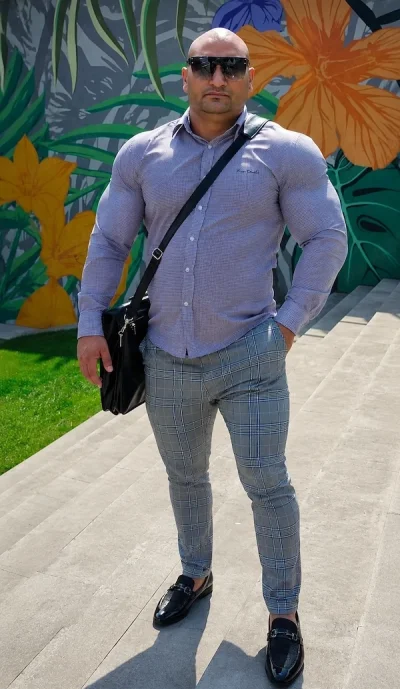 Roberto barbat tanar doresc sa cunosc doamna sau fata pentru relatie serioasa si stabila.
