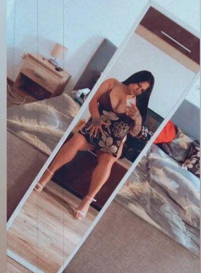 Vanessa, brunetă cu forme 100% reală