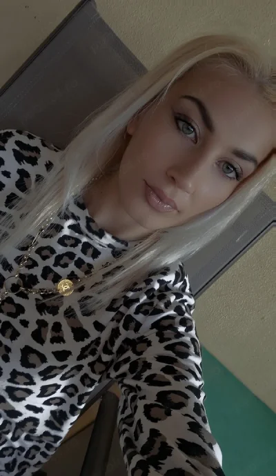 Buna sunt vanessa 24 de ani