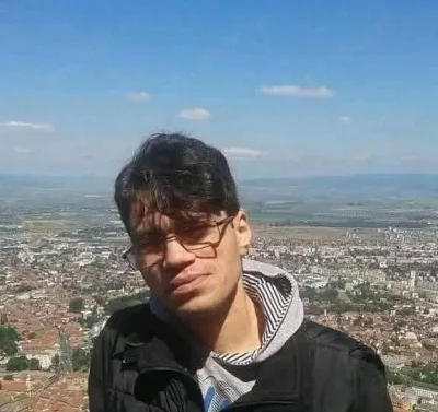 Baiat ofer masaj de relaxare pentru domni generoși