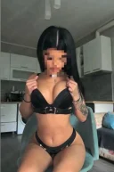 Alina , tatuata miniona cu piercinguri - imagine 1