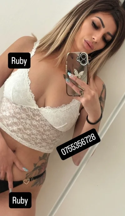 New Ruby poze reale Milf