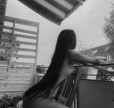 Brunetă senzuală, deplasări disponibile. Discreție, seriozitate și companie selectă.