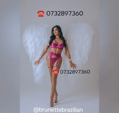 Brunetă transsexuală braziliană