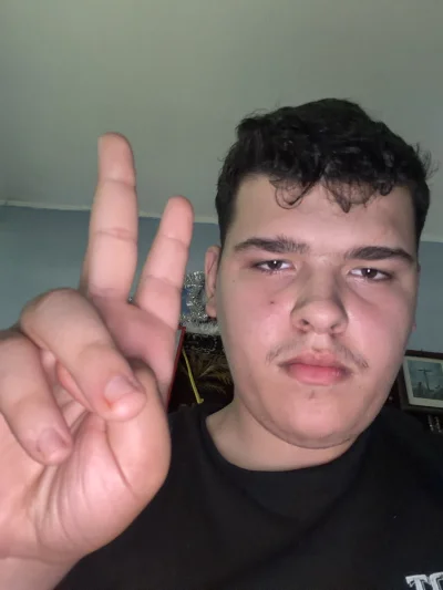 Bună dragii mei Eu mă numesc Ologu Cristian am 18ani