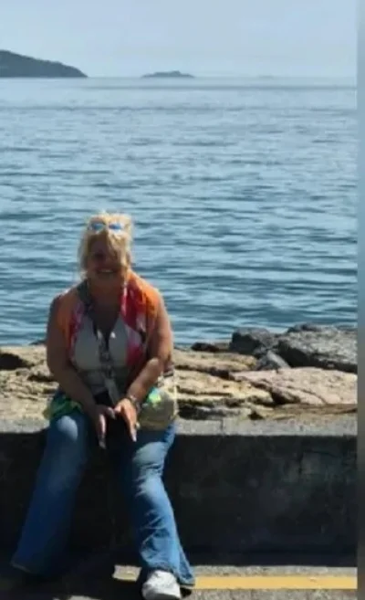 Adina Milf ofer Companie si mici Placeri !! Domnilor generosi !!