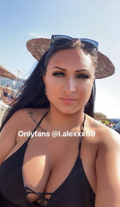 Adelina bruneta cu forme si sani voluptosi( Nu sunt pt amatorii de slim skinny )