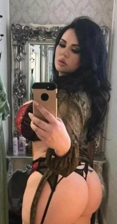Bruneta deplsare sexi